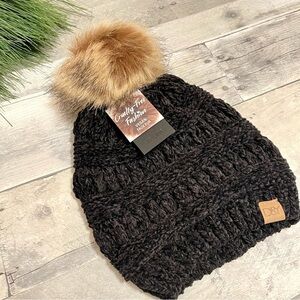 David and Young Pom Pom Winter Hat- NWT